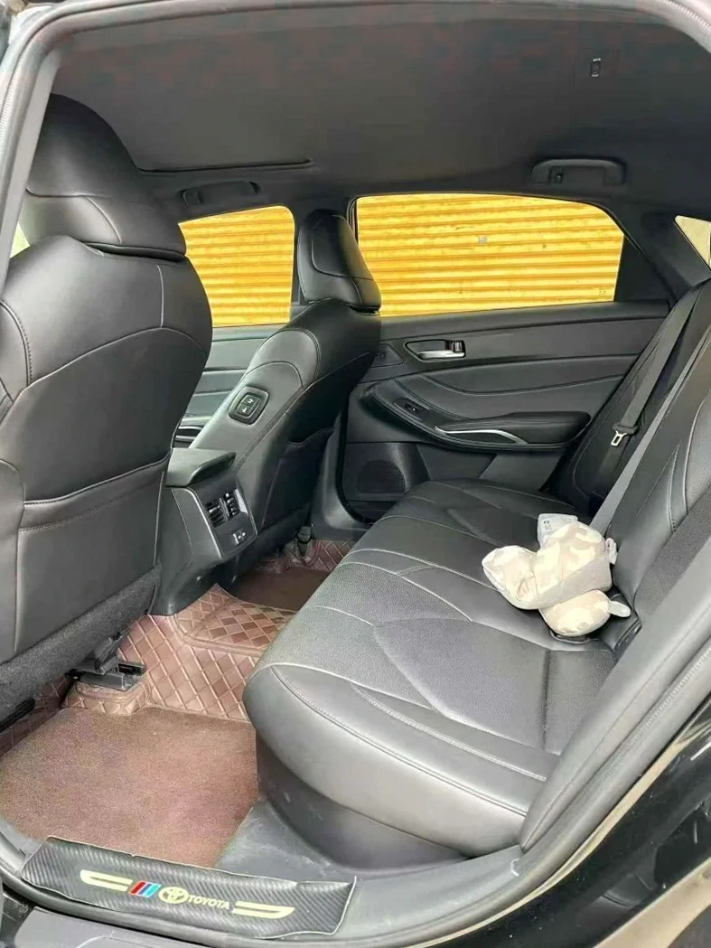 丰田亚洲龙 后面外观一