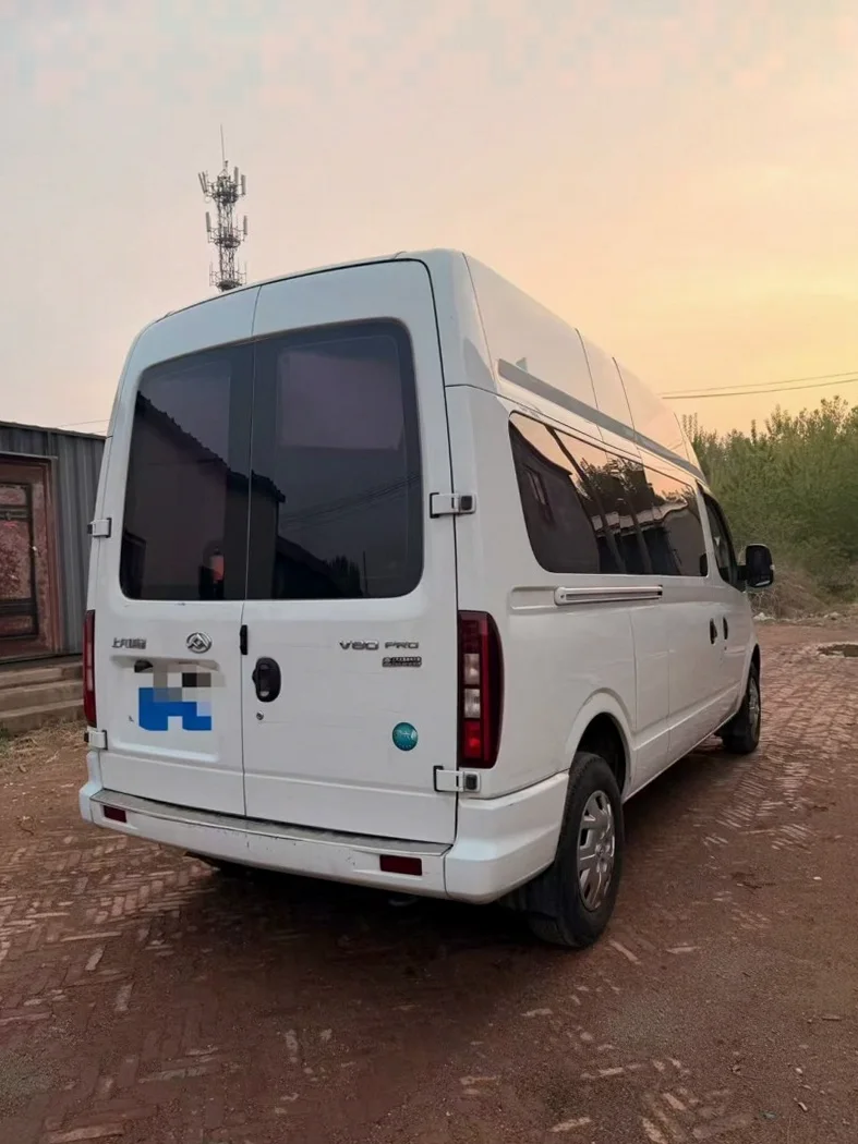 大通V80 后面外观一