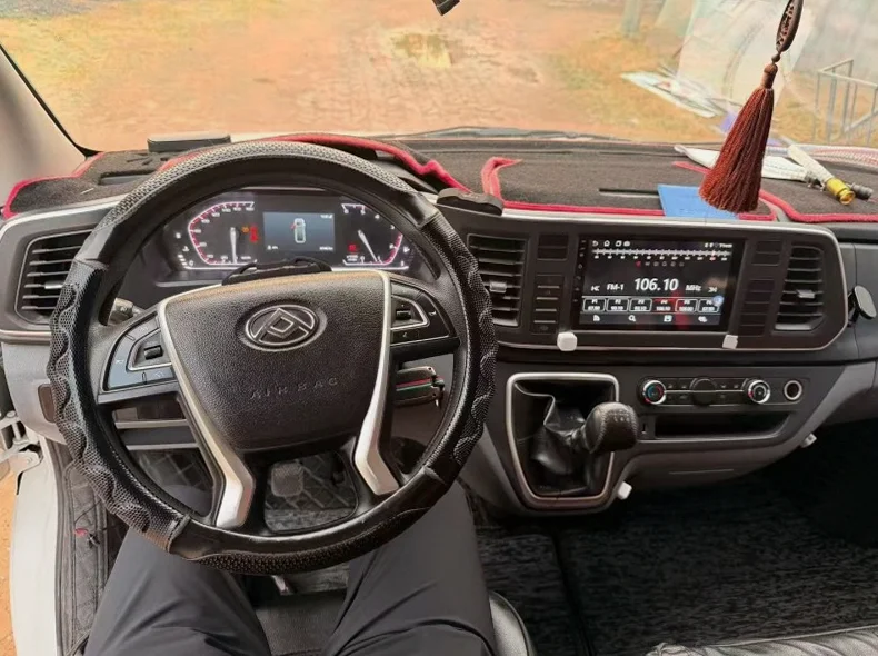 大通V80 内饰前排