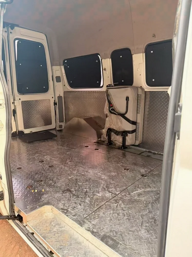 大通V80 内饰后排