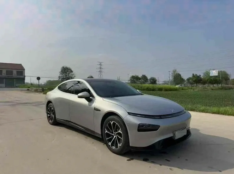 小鹏汽车p7 正面外观二