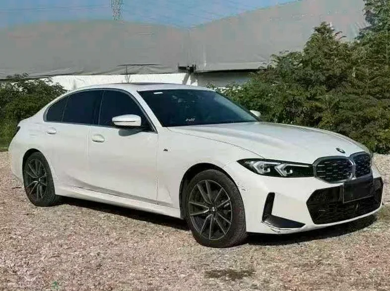 宝马3系 正面外观二