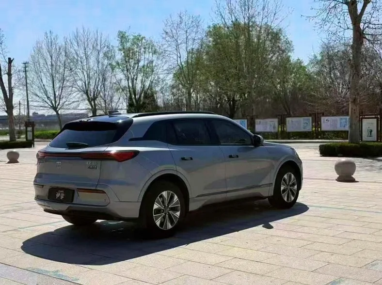 别克E5 内饰前排