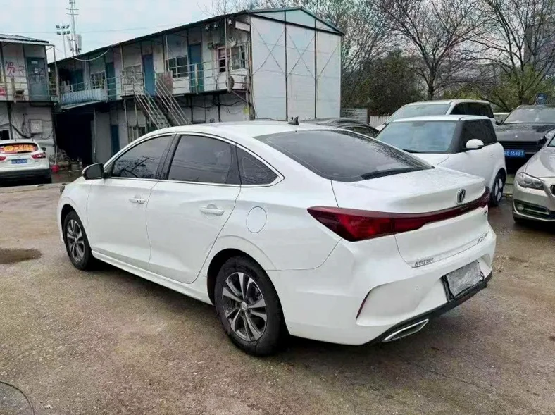 长安汽车逸动 内饰前排