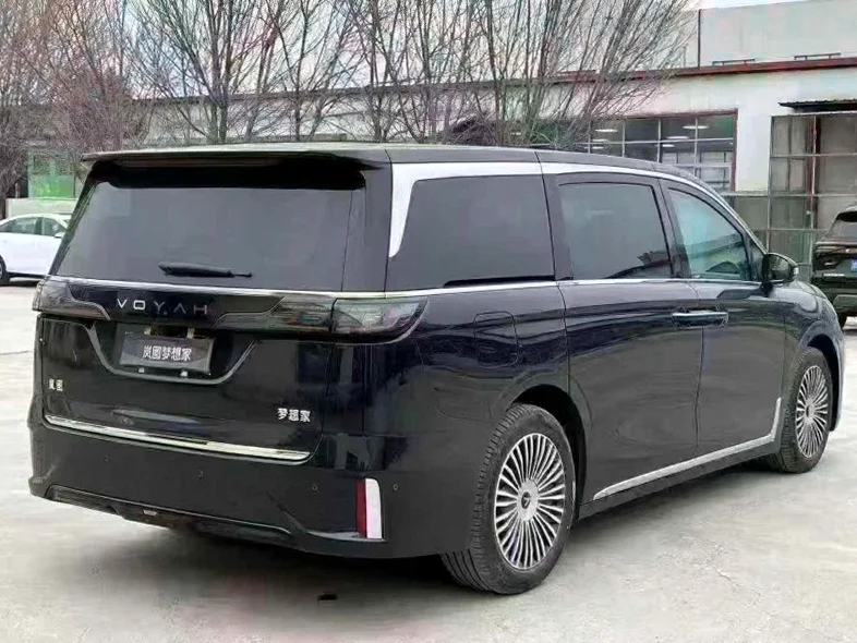 岚图汽车梦想家 内饰前排