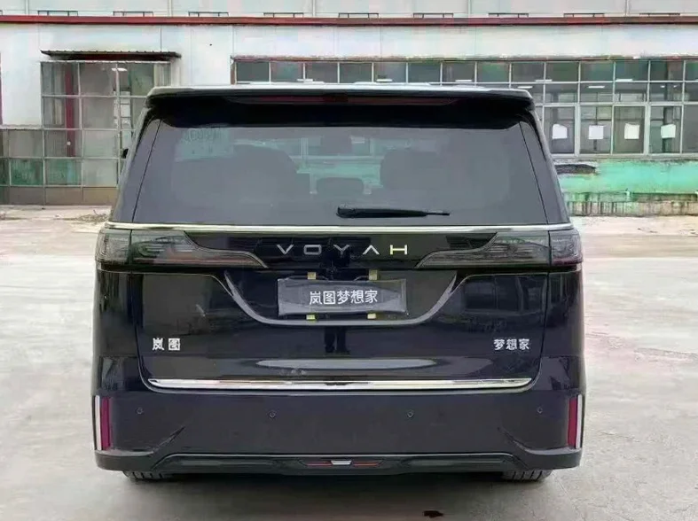 岚图汽车梦想家 内饰后排