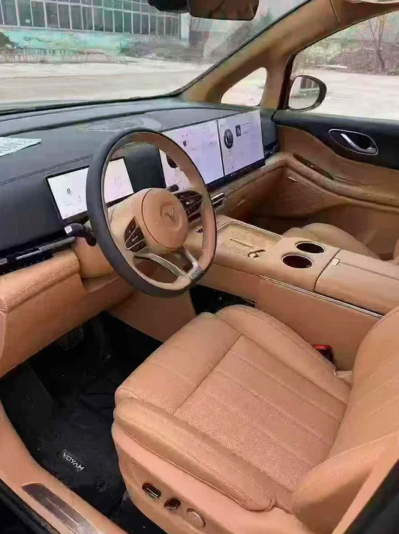 岚图汽车梦想家 后面外观一