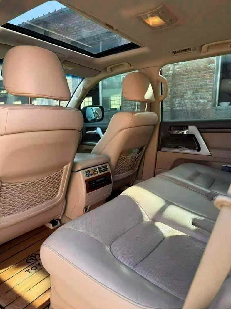 丰田兰德酷路泽 后面外观三