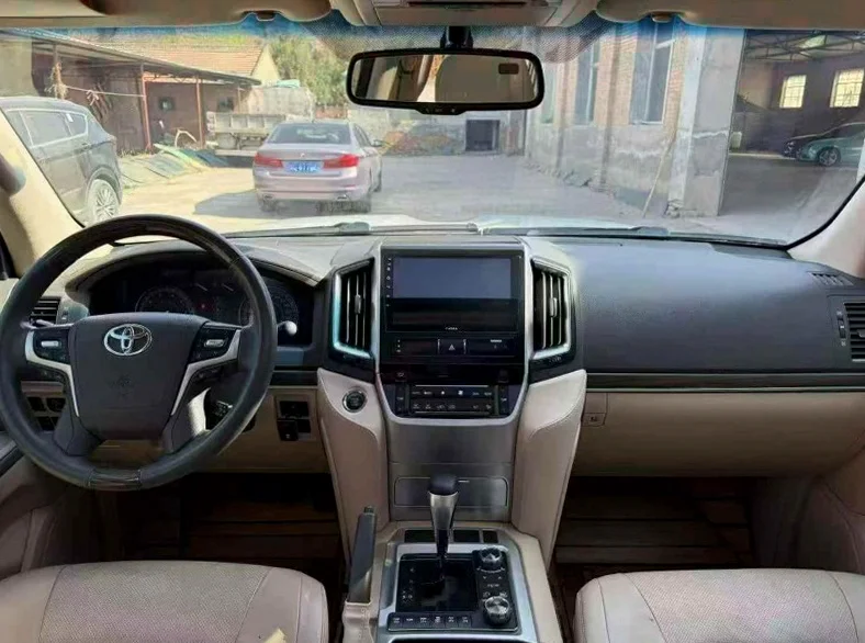 丰田兰德酷路泽 后面外观二