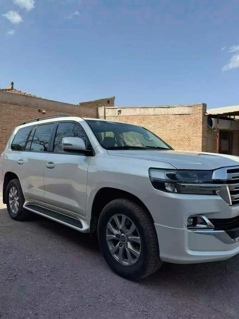 丰田兰德酷路泽 正面外观三