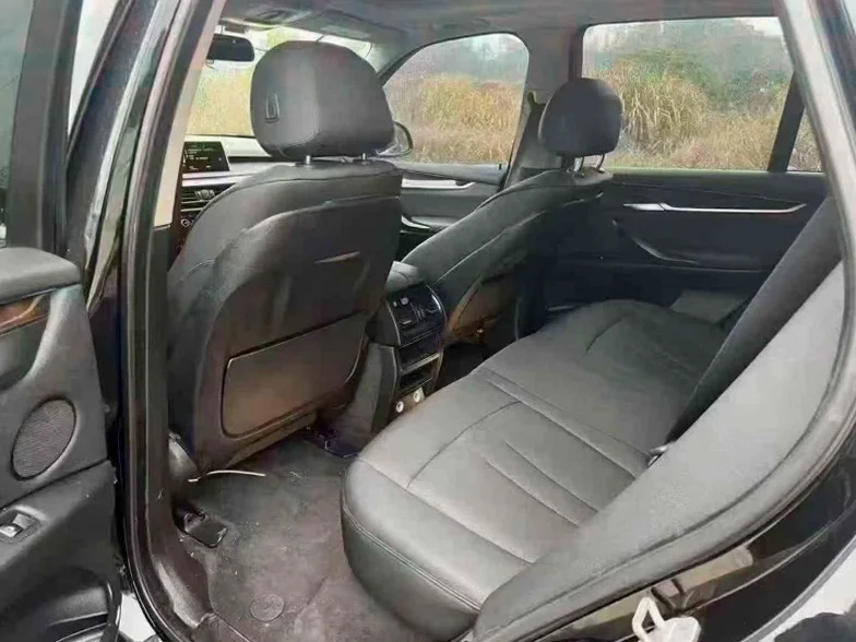 宝马X5 后面外观二