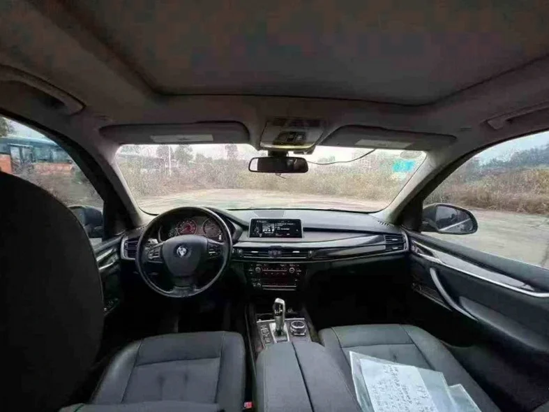 宝马X5 后面外观一