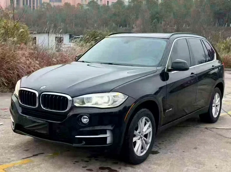 宝马X5 正面外观三