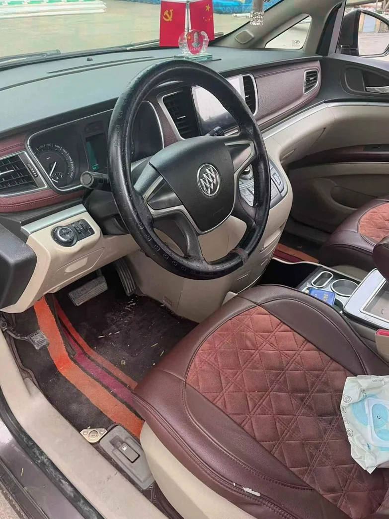 别克GL8 后面外观一