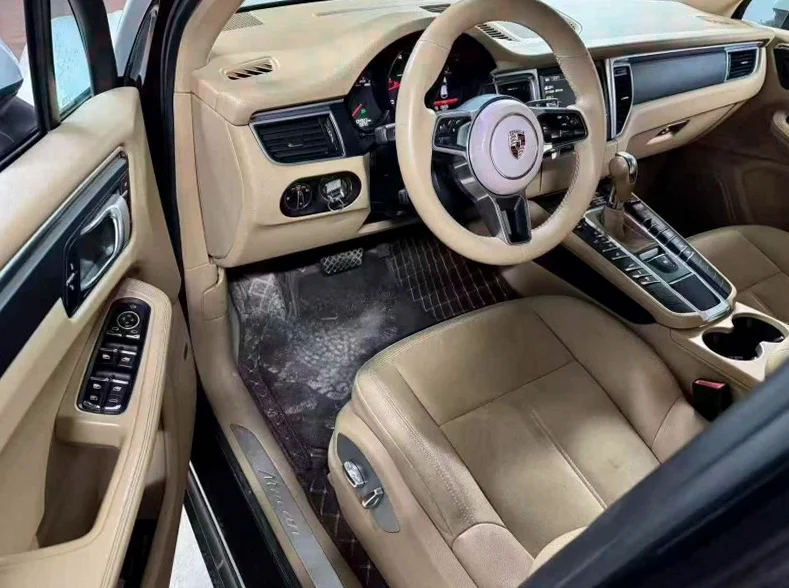 保时捷Macan 后面外观一