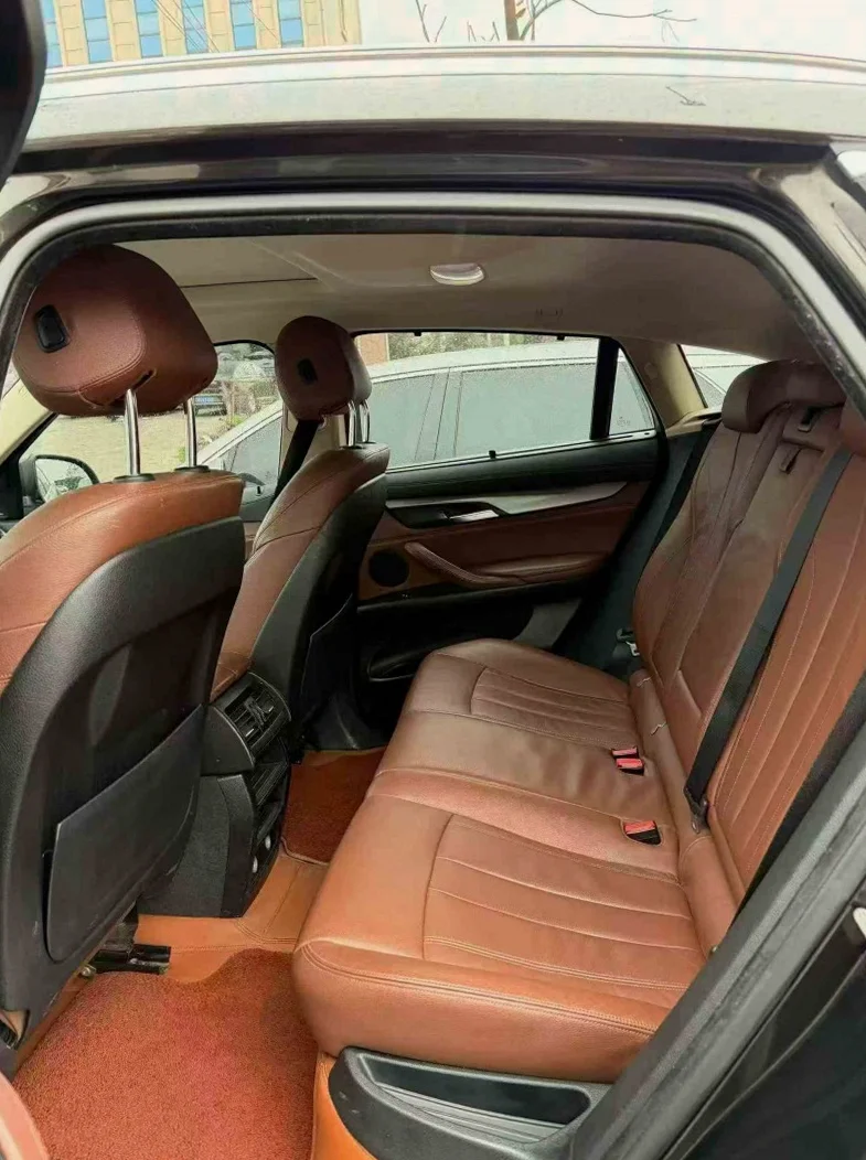 宝马X6 内饰前排