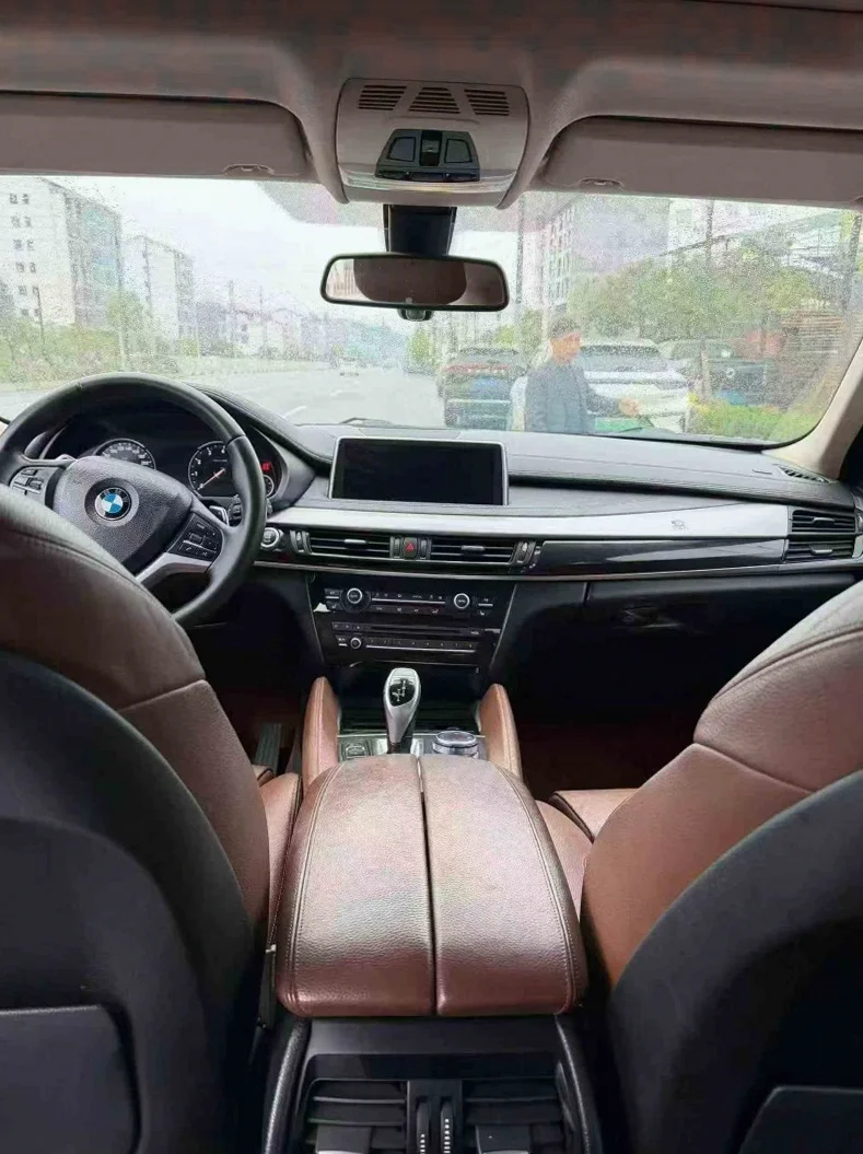 宝马X6 后面外观三