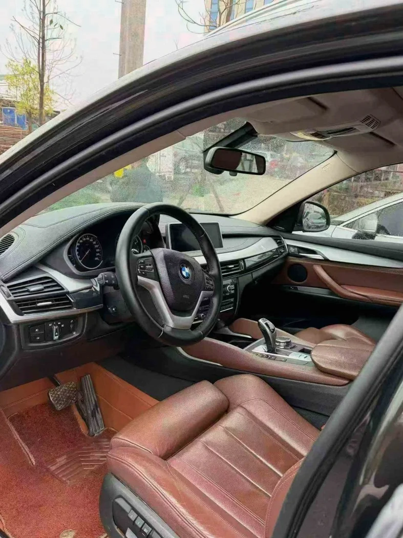 宝马X6 后面外观二