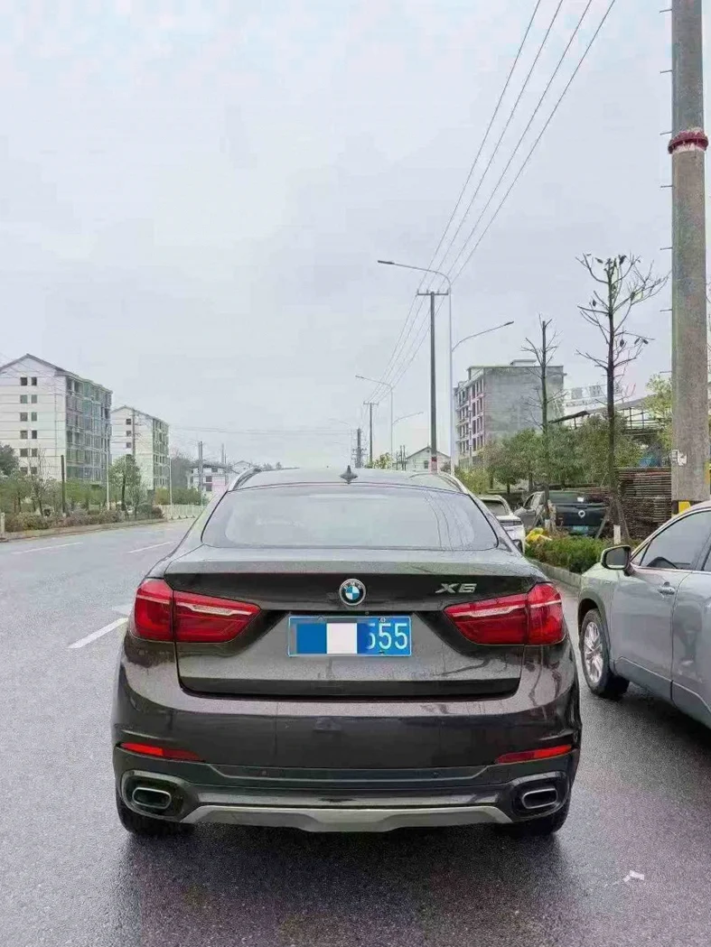 宝马X6 内饰后排