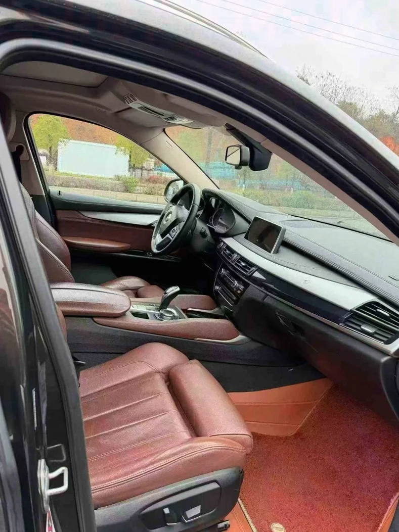 宝马X6 后面外观一