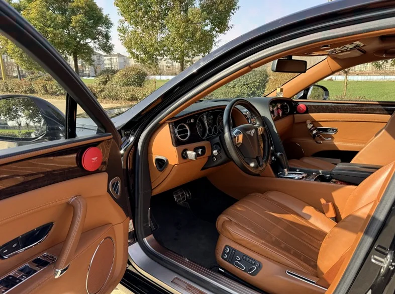 宾利飞驰 后面外观三