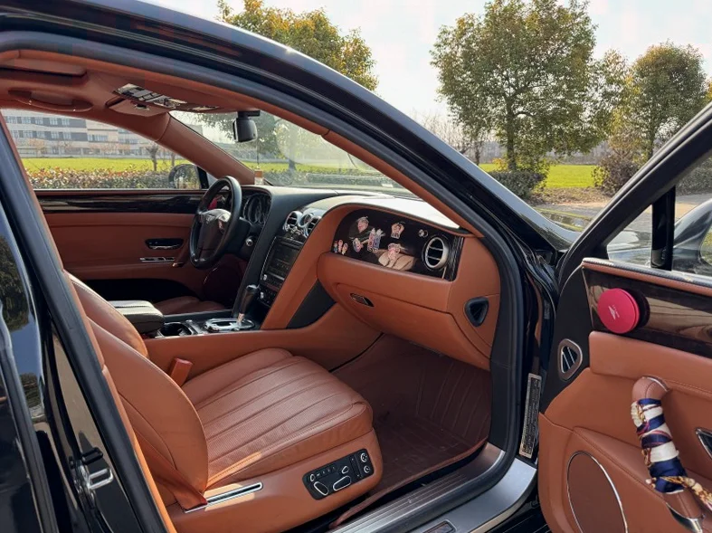 宾利飞驰 驾驶室