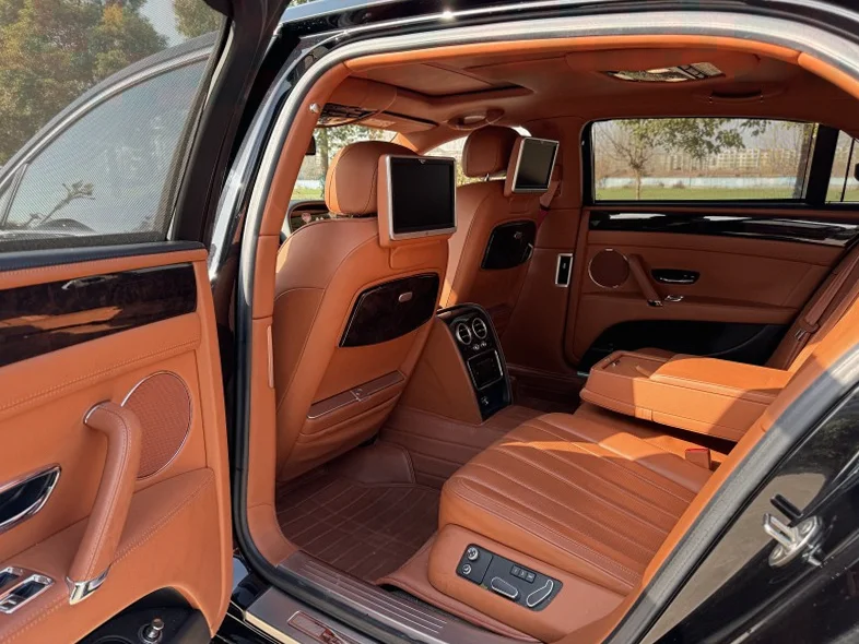 宾利飞驰 内饰后排