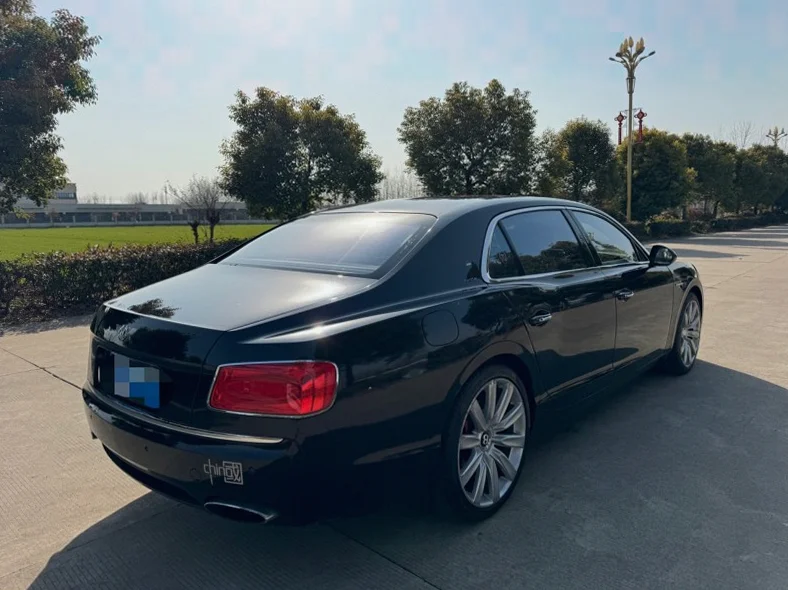 宾利飞驰 后面外观二