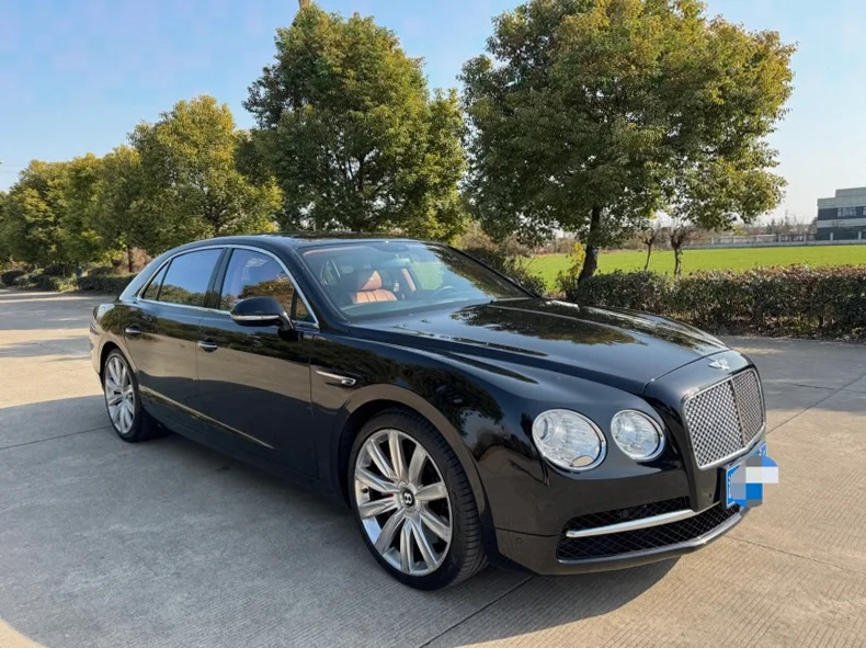 宾利飞驰 正面外观二