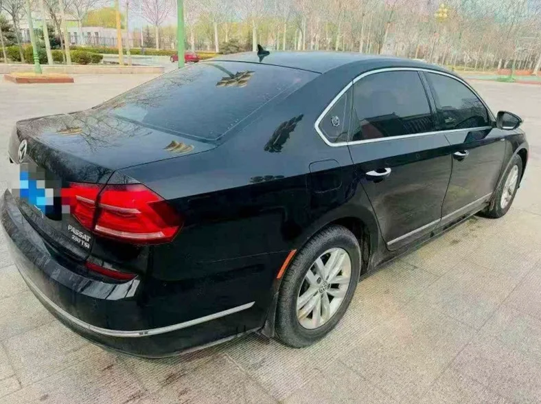 大众帕萨特 内饰后排