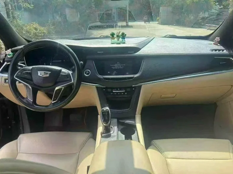 凯迪拉克XT5 内饰前排
