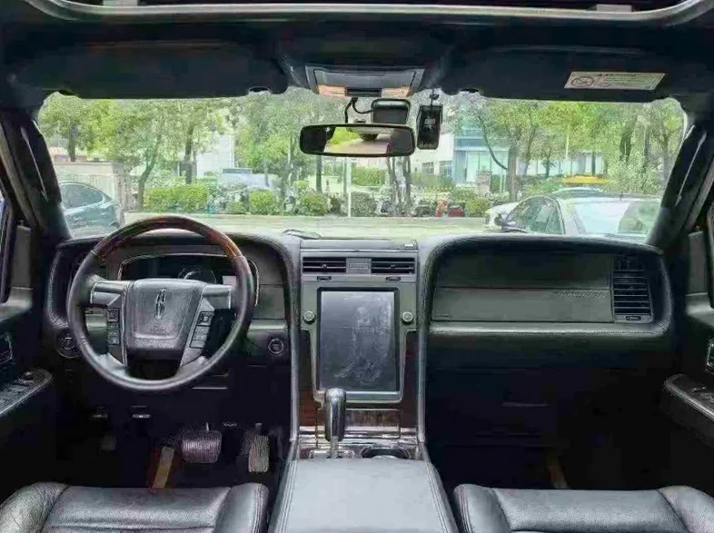 林肯领航员 后面外观一