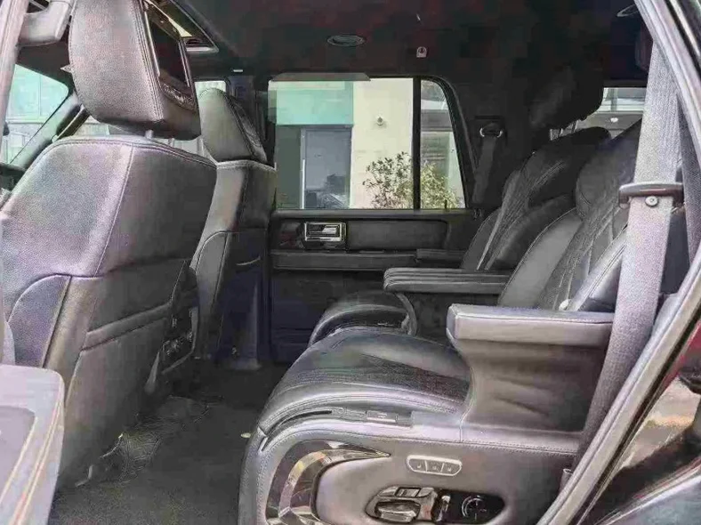 林肯领航员 后面外观三