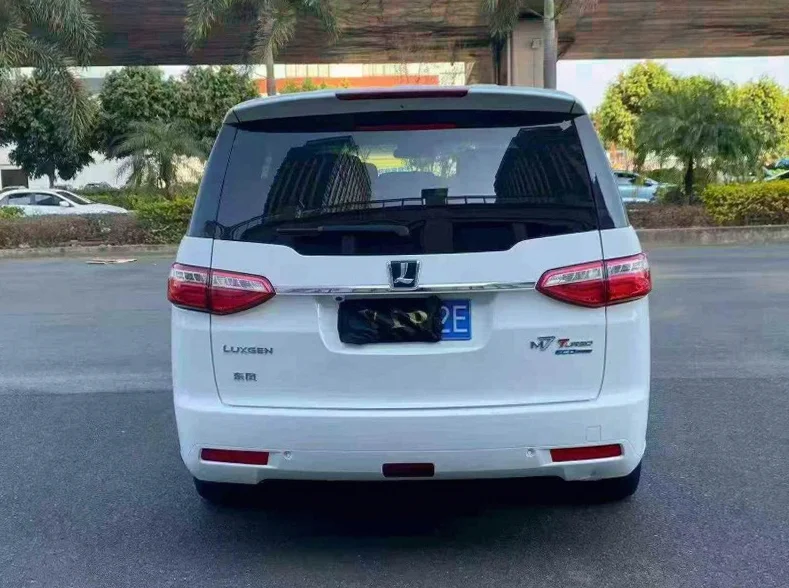 纳智捷大7 驾驶室