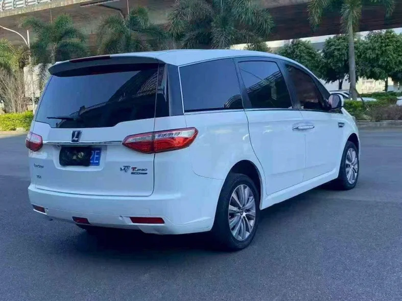 纳智捷大7 内饰后排