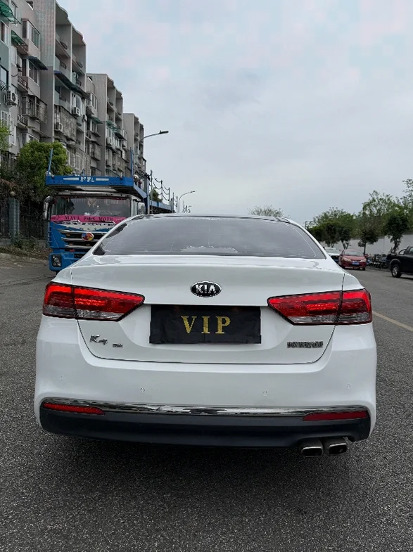 起亚K4 后面外观二