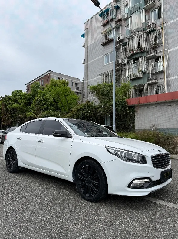 起亚K4 正面外观二