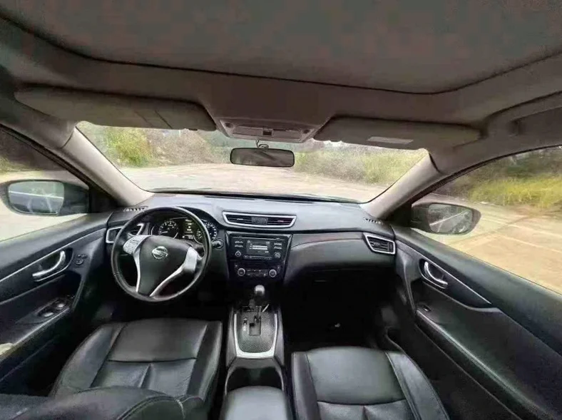 日产奇骏 后面外观一