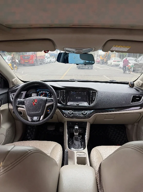 荣威360 内饰后排