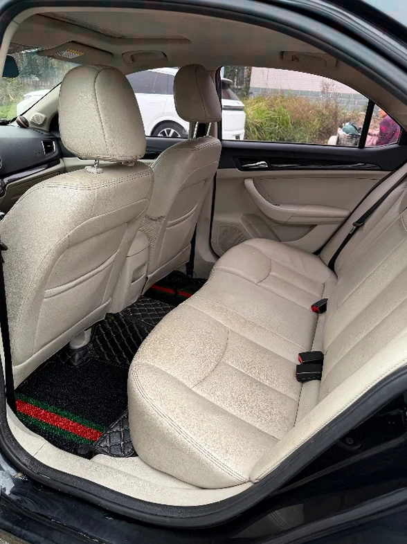 荣威360 内饰前排