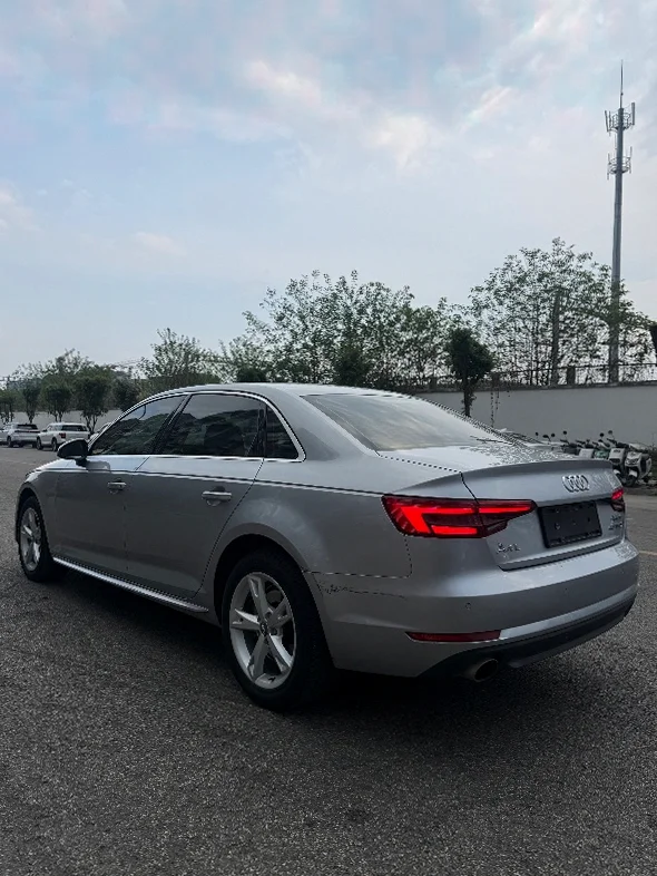 奥迪A4L 后面外观一