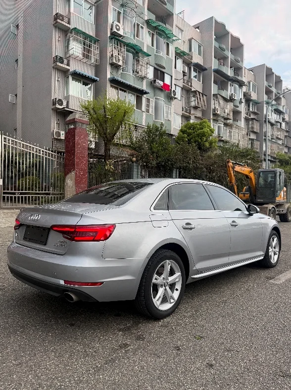 奥迪A4L 后面外观三