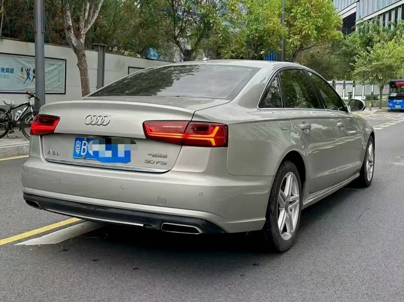 奥迪A6L 内饰后排