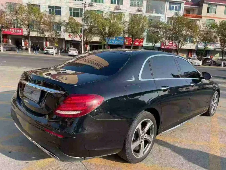 奔驰E 内饰前排