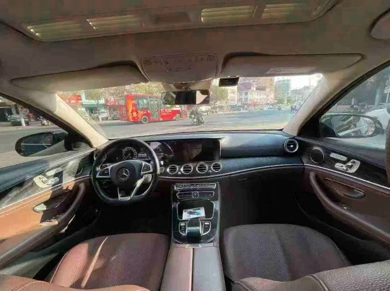 奔驰E 后面外观二