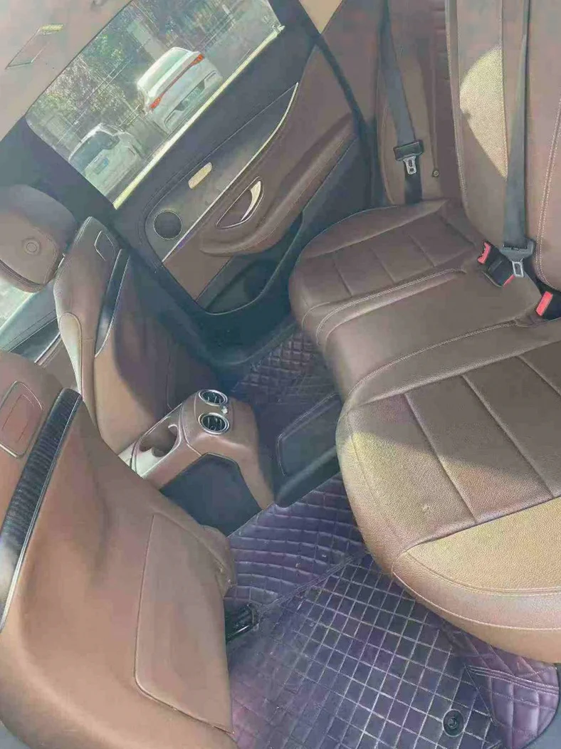 奔驰E 后面外观三