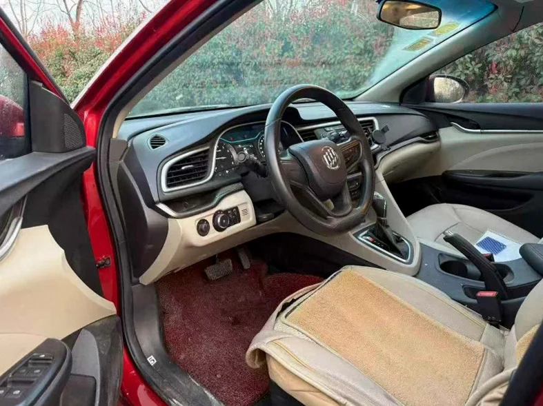 别克英朗 后面外观一