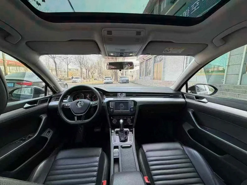 大众迈腾 后面外观一