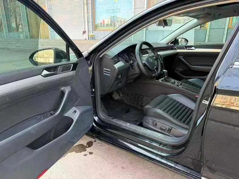 大众迈腾 后面外观二