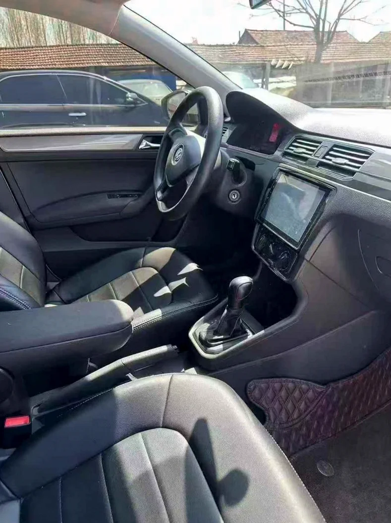 大众桑塔纳 后面外观一